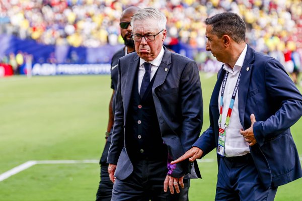 Bijesni Ancelotti nakon brazilskog debakla samo projurio pokraj novinara, a onda je na presici iznenadio sve