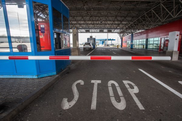 Mještani pograničnih sela blokirali cestu zbog problema na hrvatskoj granici