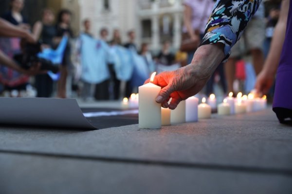 Paljenje svijeća žrtvama Srebrenice