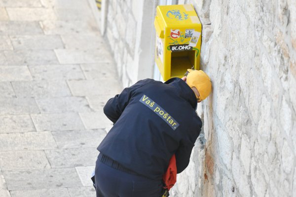 Upozorenje Hrvatske pošte na lažne SMS poruke: Jedan klik može vas skupo koštati