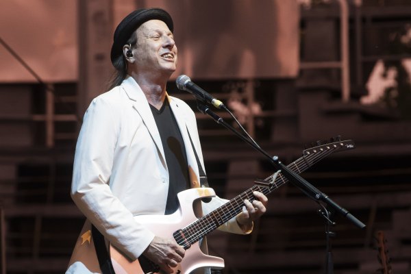 Adrian Belew - mladić u tijelu 77-godišnjaka