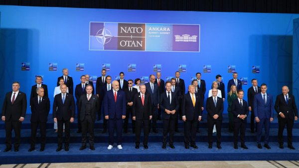 NATO summit zajednička fotografija