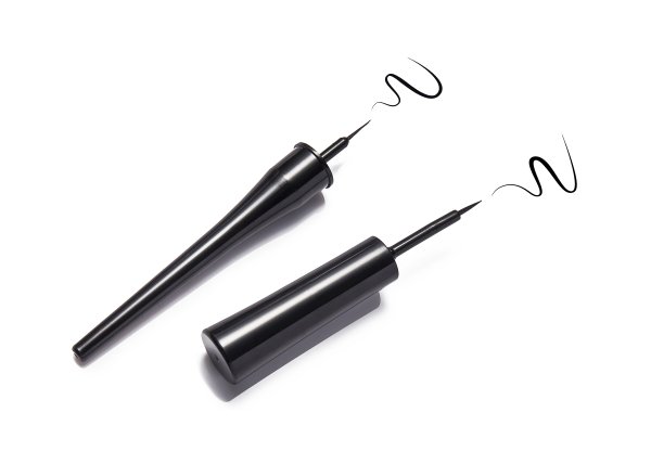 Za izvođenje tehnike tightlining je važno da olovka i eyeliner budu vodootporni