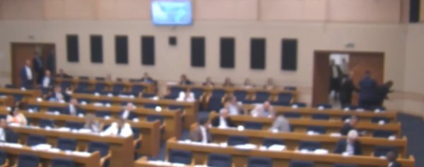 VIDEO Nevjerojatne scene u Skupštini RS-a: Osiguranje lovilo zastupnika po dvorani