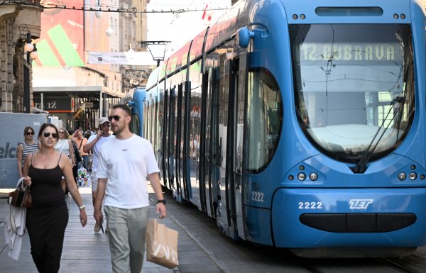 Zastoj tramvaja na Jelačiću, oštećen pantograf