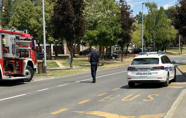 Vatrogasci spasili bebu zatočenu u automobilu u Sesvetama