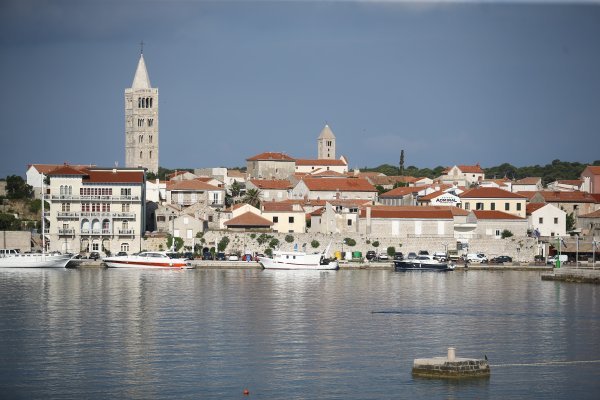 Kako otok Rab prkosi toplinskim valovima? Tajna je u kućama i načinu života