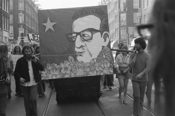 Allende na transparentu za demonstracija 1973.