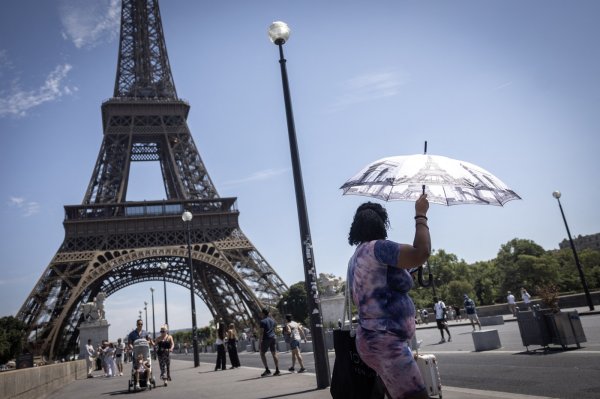 Europa gori: Zbog ekstremnih vrućina zatvaraju Eiffelov toranj, Louvre i muzeje