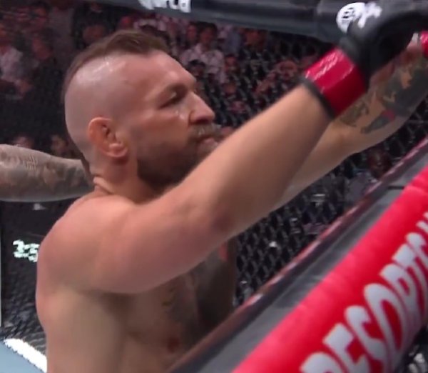 McGregor se konačno vratio u kavez, ali je izgubio nakon 65 sekundi: Evo što se dogodilo