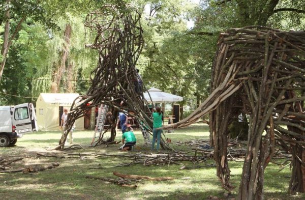 Izrada životinjskih skulptura na prošlogodišnjem festivalu Granje Pixsell