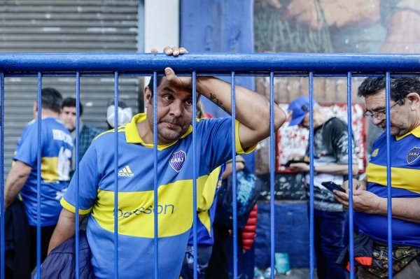 Dok su Messi i ekipa slavili, iz Argentine stigla vijest o smrti legende i 'krivca' za žute i crvene kartone