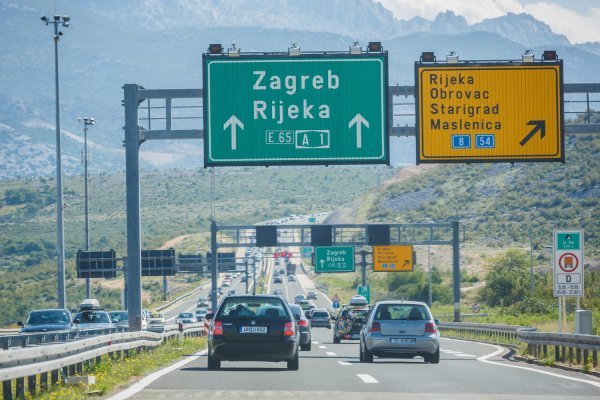 Gužve prema moru, prometna nesreća kod odmorišta Draganić
