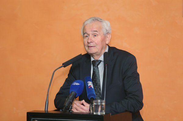 Objavljena knjiga Stipe Botice 'Zdravice u hrvatskoj tradicijskoj kulturi'