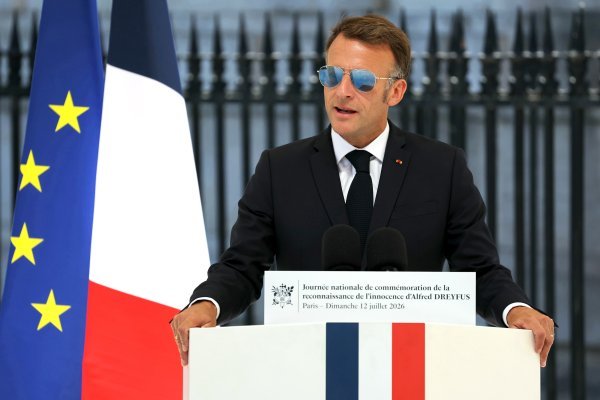 Macron održao govor: Spremni smo boriti se po cijenu krvi!