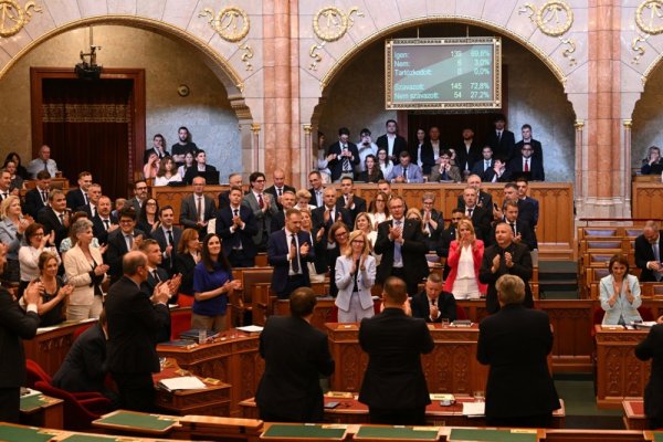 Mađarski premijer zaprijetio predsjedniku: Ostavka odmah ili za pet dana smjena