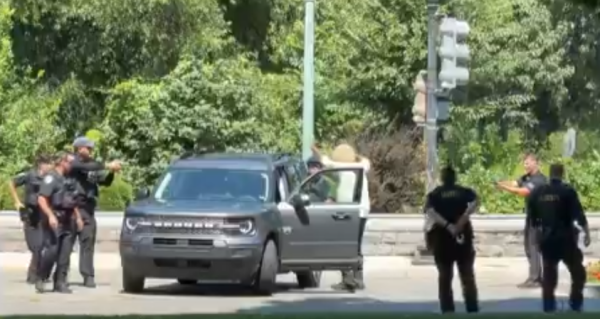 Kod Kapitola uhićen naoružani muškarac