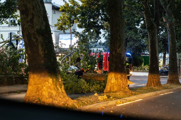 Nevrijeme protutnjalo preko Slovenije: Padala je tuča promjera pet centimetara