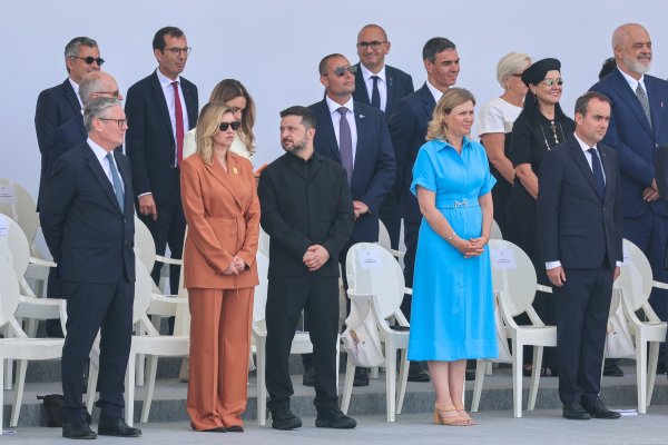 Umjesto haljine Olena Zelenska odabrala je genijalno odijelo u efektnoj nijansi