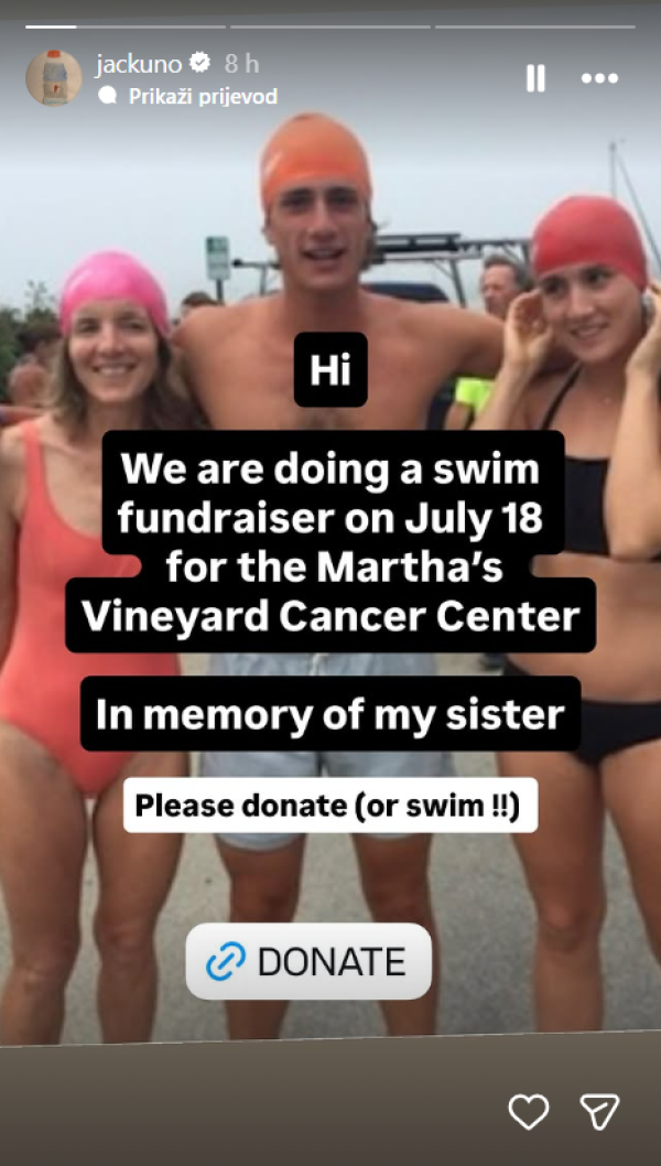 Jack Schlossberg s majkom i sestrom