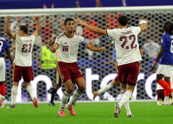 'Postoje veznjaci, a postoji i on. Dajte čudovištu Zlatnu loptu'