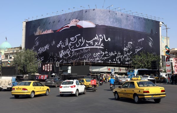 Iran steže remen, ali ne odustaje od Hormuza: Gospodarski pritisak sve jači