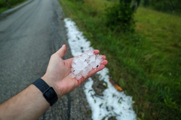 Nevrijeme poharalo Bosnu i Hercegovinu: Gradovi se bijele od tuče