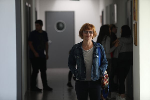 Paralelno s radom u prosvjeti izgradila je zavidnu autorsku karijeru, počevši od kolumni za Feral Tribune pa do brojnih drugih portala i tiskovina