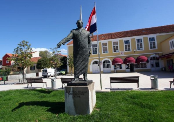 Spomenik Franji Tuđmanu u Bibinju koji je osvojio najviše vaših glasova Pixsell