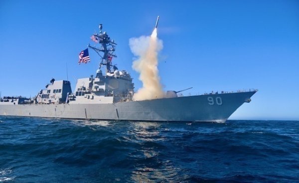 Lansiranje mornaričke inačica Tomahawka s američkog ratnog broda