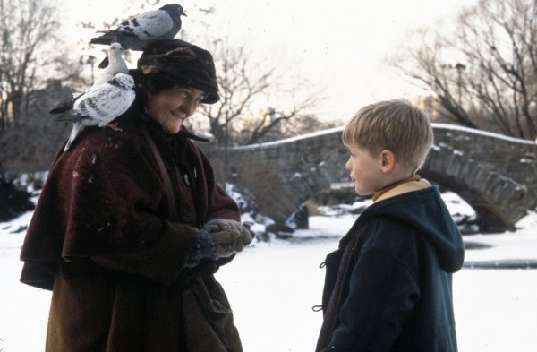Preminula Brenda Fricker: Kultna 'žena s golubovima' iz filma 'Sam u kući 2' i prva Irkinja s Oscarom