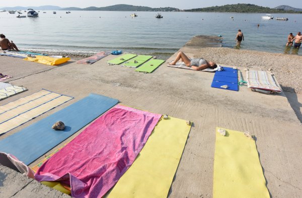 Ostavljanje ručnika na plaži kako bi se zauzelo mjesto problem je većini meditaranskih gradova