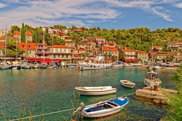 Ugledni portal savjetuje: Preskočite Hvar, pravi dalmatinski mir čeka vas na Šolti