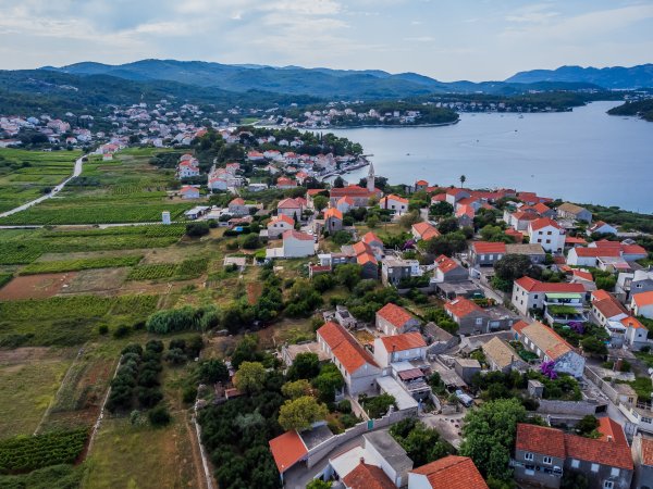 Histerija zbog srpske obitelji s 'problematičnim' tablicama: Otočani nam se ispričavaju