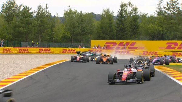 Kaos u Belgiji: Hamilton i Russell sudarili se u prvom krugu, Britanac završio utrku
