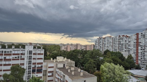 Olujni oblaci nad Zagrebom