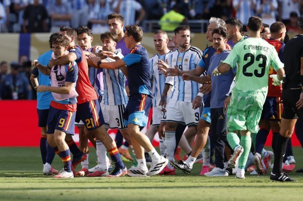 Prvo ga Argentinci istukli na terenu, a onda još postao glavna meta šale u španjolskoj svlačionici