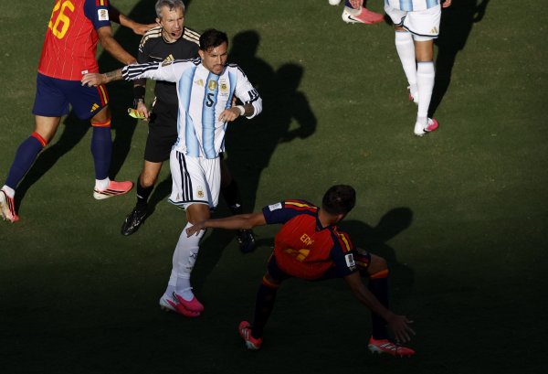 Novi šok nakon argentinskog divljanja: FIFA izbrisala crveni Argentincu koji je nakon finala mlatio Španjolce