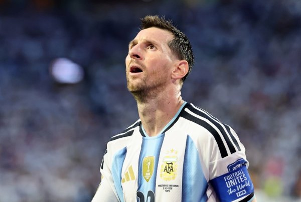 Leo Messi na brutalnom udaru Engleza: 'Taj prevarant nije ni u top 5 najboljih igrača svih vremena'