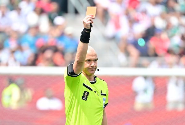 Anthony Taylor iznenada završio karijeru