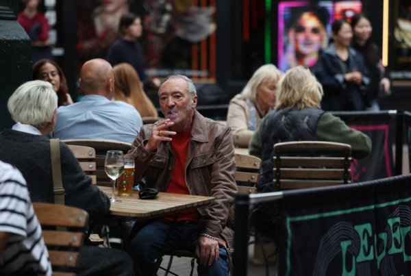 Španjolska širi zabranu pušenja: E-cigarete će se tretirati kao obične cigarete