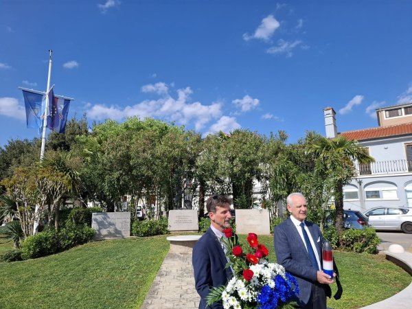 Načelnik Malinske Robert Anton Kraljić (lijevo) na obilježavanju Dana oslobođenja otoka Krka