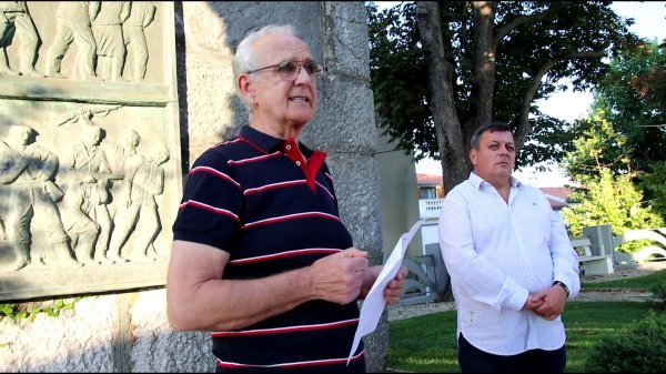 Darko Fanuko, predsjednik Antifašista otoka Krka, tijekom jedne od komemoracija u Dobrinju