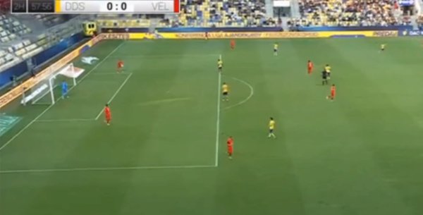 Pogledajte bizaran penal kojim je bh. velikan izgubio u Europi: Igrač uzeo loptu u ruke...
