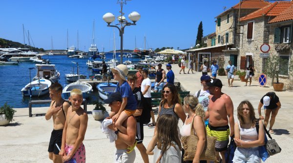 Vicko Kaštelanac kaže da ga o događanjima na otoku informiraju - turisti