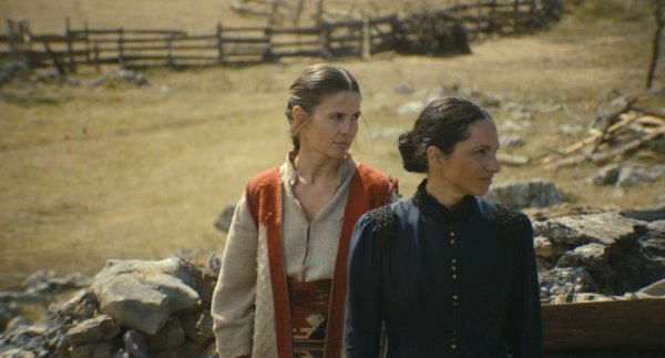 Manuela Martelli i Ana Marija Veselčić kao Teresa i Milena u filmu 'Bog neće pomoći'