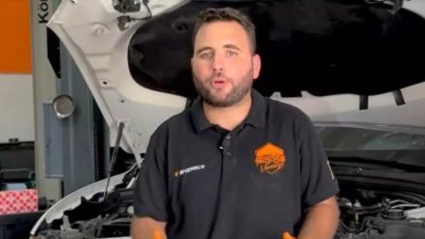 Ovaj mali dio automobila može izazvati požar: Mehaničar otkriva znakove
