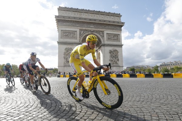 Sjajni Tadej Pogačar peti put osvojio Tour de France