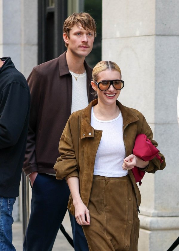 Emma Roberts i Cody John