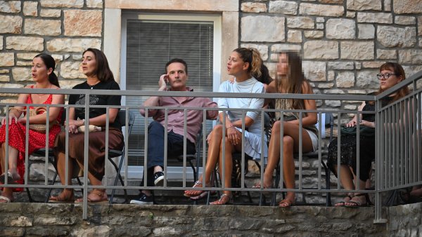 Jelena Perčin sa kćeri u društvu kolege Alana Blaževića